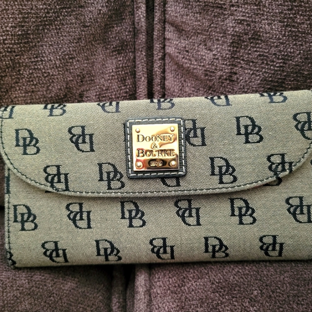 Dooney & Bourke signature DB wallet
